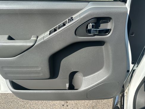 Used 2016 Nissan Frontier SV AWD/4WD image 11