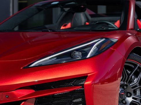 Used 2025 Chevrolet Corvette Z06 image 18