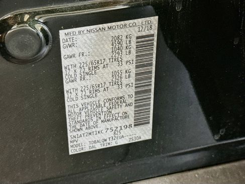 Used 2019 Nissan Rogue SV FWD image 12
