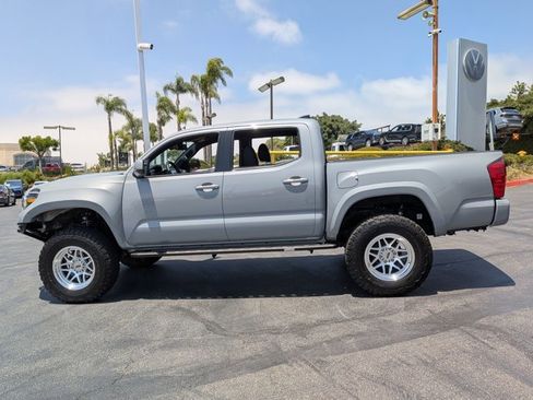 Used 2020 Toyota Tacoma TRD Sport w/ Technology Package RWD image 9