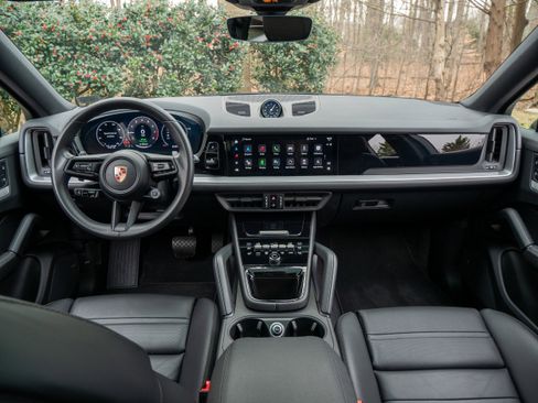 Used 2025 Porsche Cayenne E-Hybrid Coupe image 23