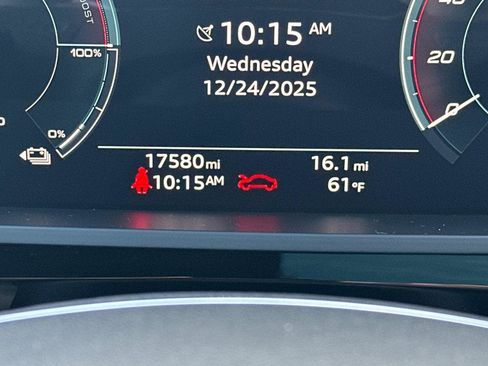 Used 2024 Audi Q8 e-tron Premium Plus image 27