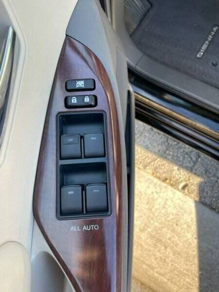 Used 2011 Toyota Sienna XLE FWD image 19