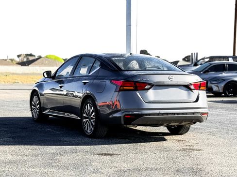 Used 2024 Nissan Altima 2.5 SV image 7