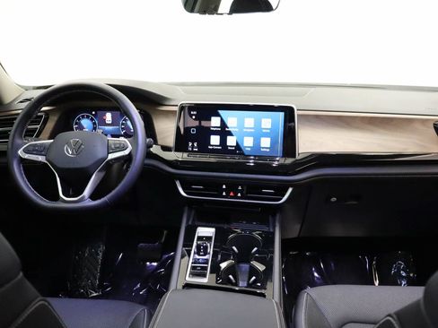 Certified 2026 Volkswagen Atlas SE w/ Black Wheel Package FWD image 14