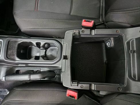 Used 2018 Jeep Wrangler Unlimited Sport AWD/4WD image 19