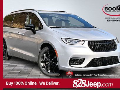 New 2026 Chrysler Pacifica Limited w/ S Appearance Package