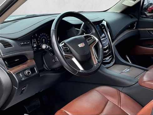 Used 2019 Cadillac Escalade Premium Luxury image 14