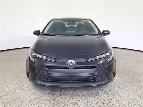 Used 2025 Toyota Corolla LE image 3