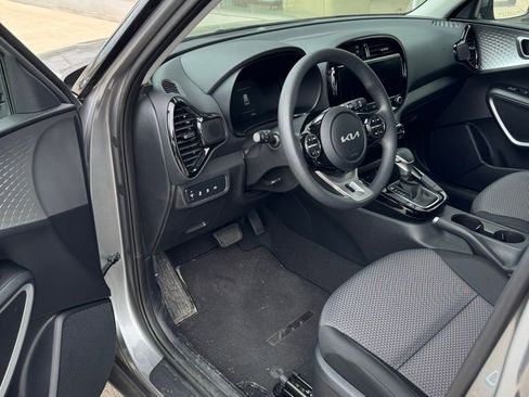 Used 2025 Kia Soul S FWD image 7
