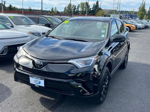 Used 2018 Toyota RAV4 LE w/ All Weather Liner Package AWD/4WD image 4