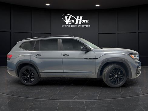 Used 2023 Volkswagen Atlas SEL R-Line AWD/4WD image 8