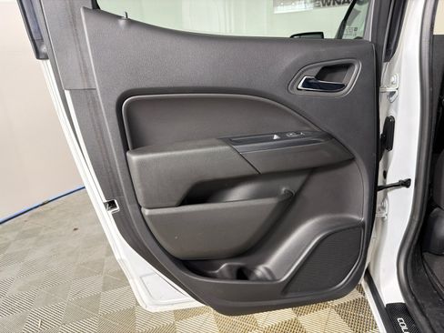 Used 2020 Chevrolet Colorado LT w/ Colorado RST Special Edition image 21