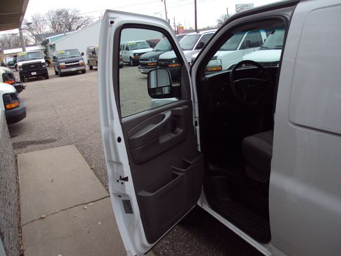 Used 2014 Chevrolet Express 1500 AWD image 17