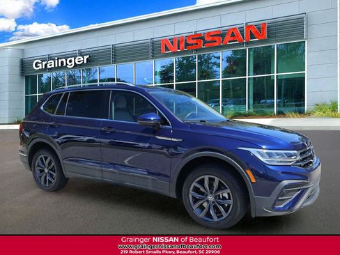 Used 2022 Volkswagen Tiguan SE FWD image 1