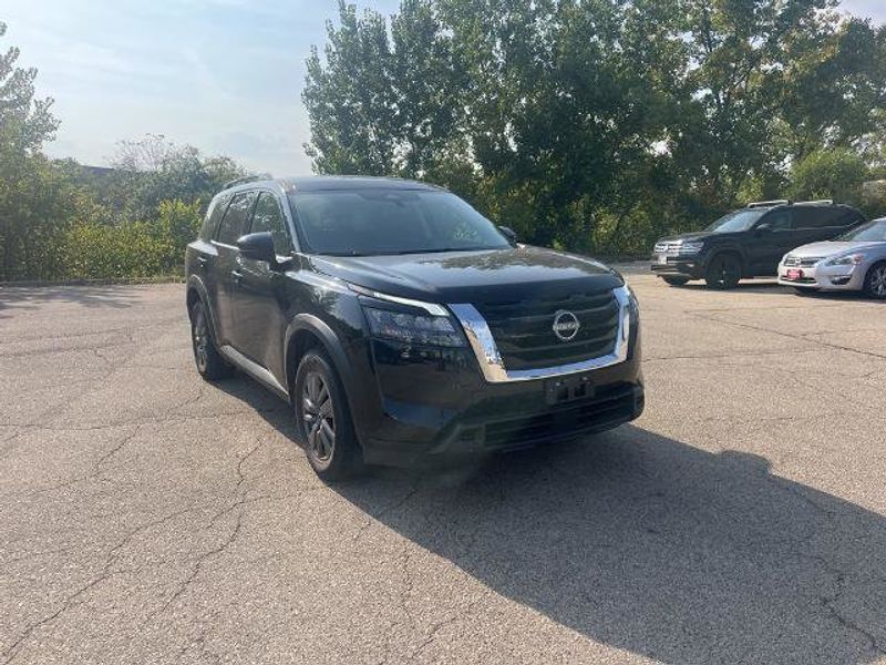 Certified 2025 Nissan Pathfinder SV image 1