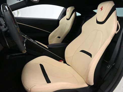 Used 2024 Ferrari Roma image 9