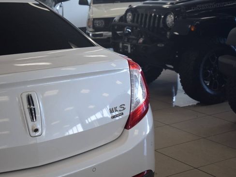 Used 2013 Lincoln MKS AWD image 26