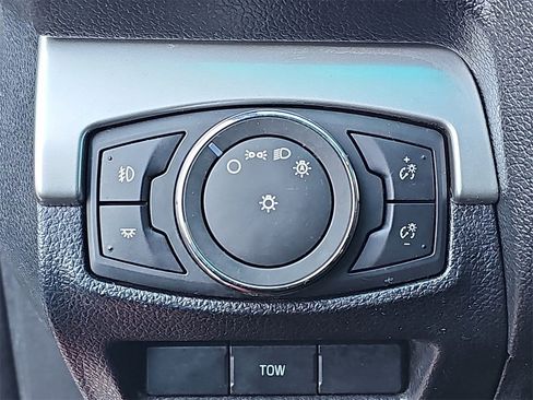 Used 2017 Ford Explorer XLT image 26