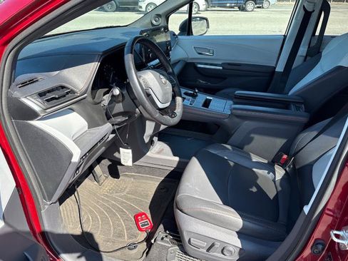 Used 2021 Toyota Sienna XSE w/ XSE Plus Package AWD/4WD image 6
