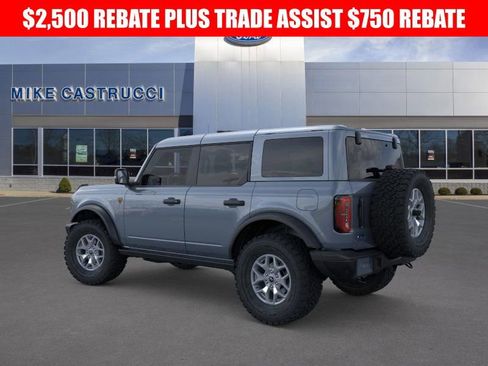 New 2025 Ford Bronco Badlands image 4