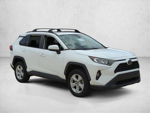 Used 2021 Toyota RAV4 XLE w/ Convenience Package FWD image 3