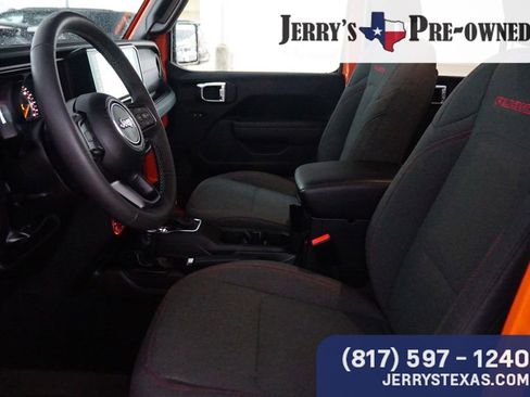 Used 2025 Jeep Gladiator Rubicon w/ Convenience Group AWD/4WD image 18