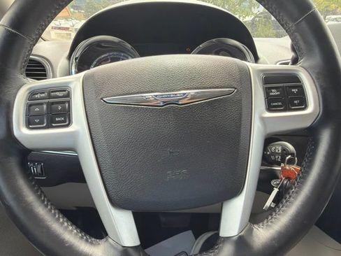 Used 2016 Chrysler Town & Country Touring w/ Driver Convenience Group FWD image 27