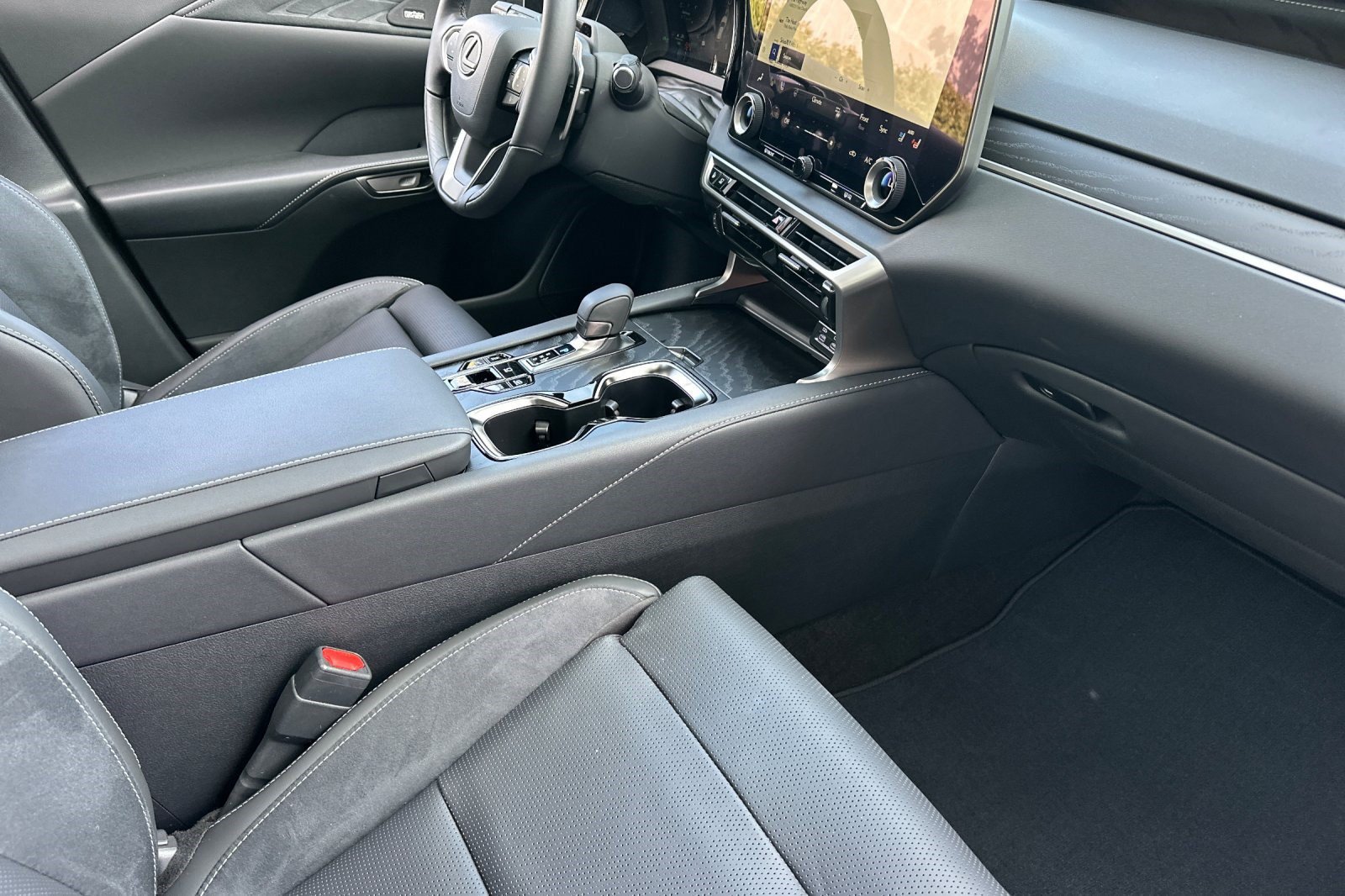 New 2026 Lexus RX 450h AWD image 28