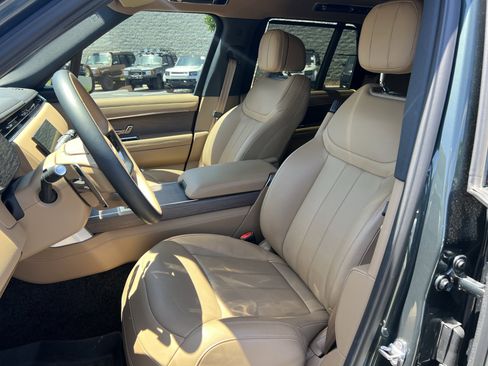 Used 2025 Land Rover Range Rover SE AWD/4WD image 16