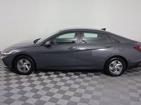 Certified 2024 Hyundai Elantra SE FWD image 5