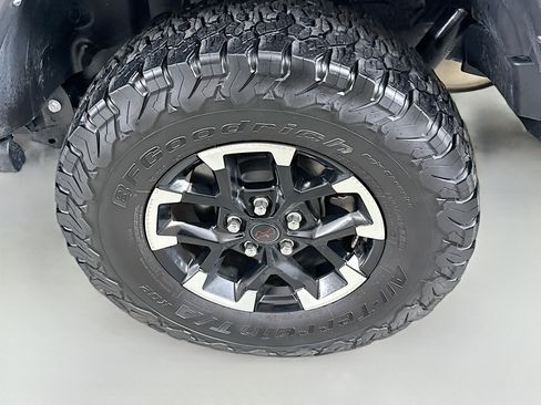 Used 2025 Jeep Wrangler Unlimited Rubicon AWD/4WD image 27