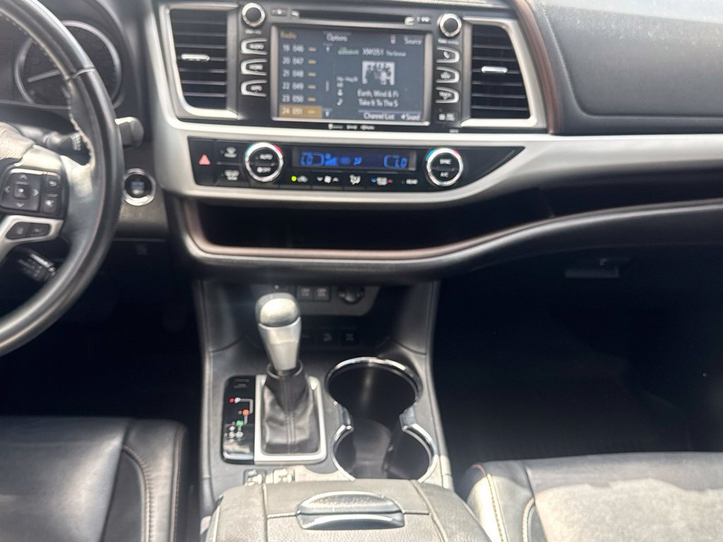 Used 2017 Toyota Highlander XLE AWD/4WD image 18