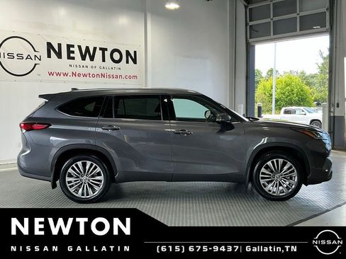 Used 2021 Toyota Highlander Platinum AWD/4WD image 36