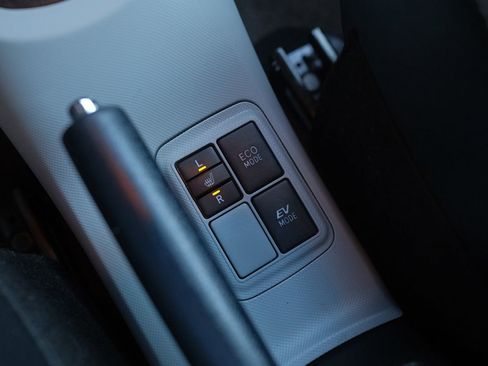 Used 2014 Toyota Prius C Four image 26