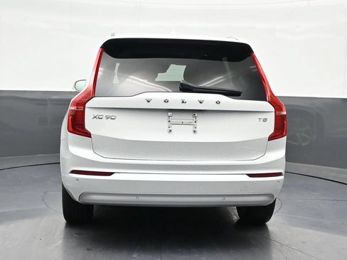 Used 2022 Volvo XC90 T5 Momentum FWD image 4