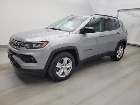 Used 2022 Jeep Compass Latitude w/ Convenience Group FWD image 2
