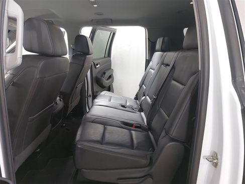Used 2018 Chevrolet Suburban LT image 19