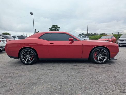 Used 2016 Dodge Challenger SRT w/ Technology Group RWD image 4