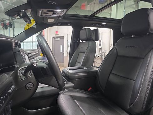 Used 2021 GMC Yukon Denali w/ Denali Premium Package image 16