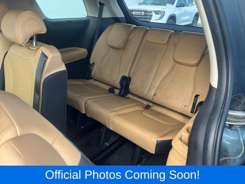 Used 2023 Kia Carnival EX FWD image 5