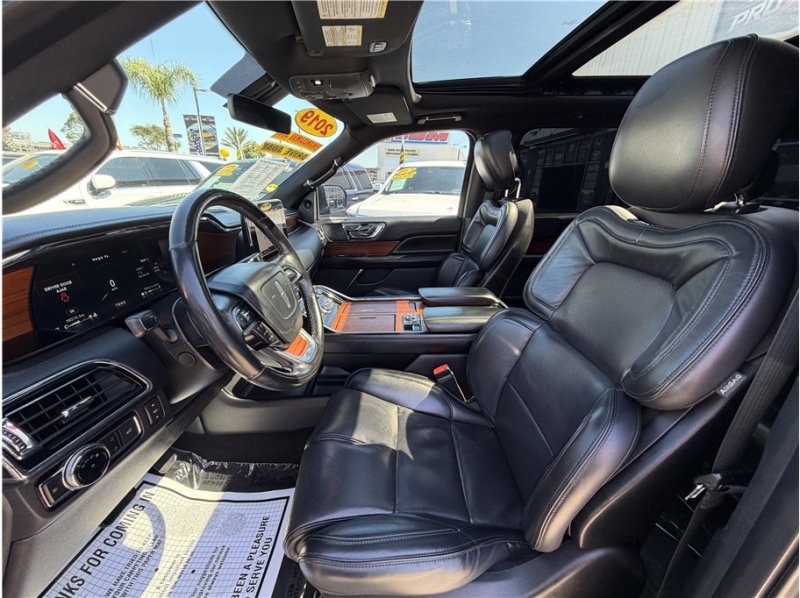 Used 2019 Lincoln Navigator Select RWD image 18
