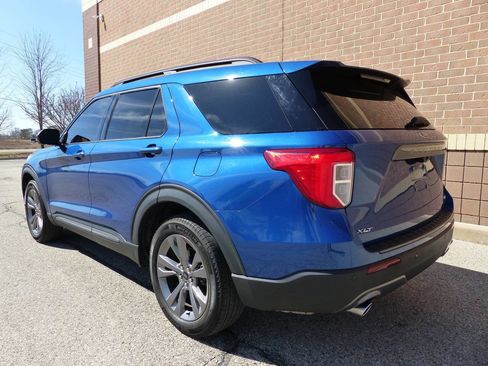 Used 2022 Ford Explorer XLT w/ Equipment Group 202A AWD/4WD image 7