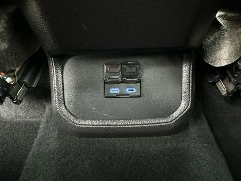 Used 2022 Toyota Highlander XLE AWD/4WD image 18