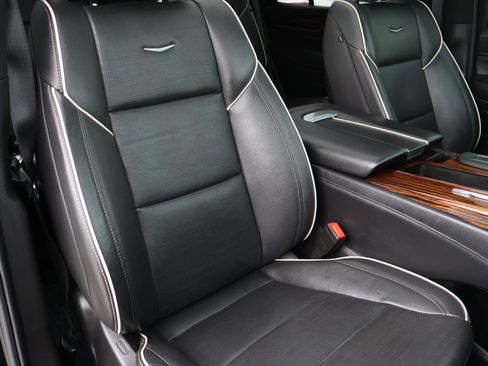 Used 2021 Cadillac Escalade Premium Luxury w/ LPO, Illumination Package image 18