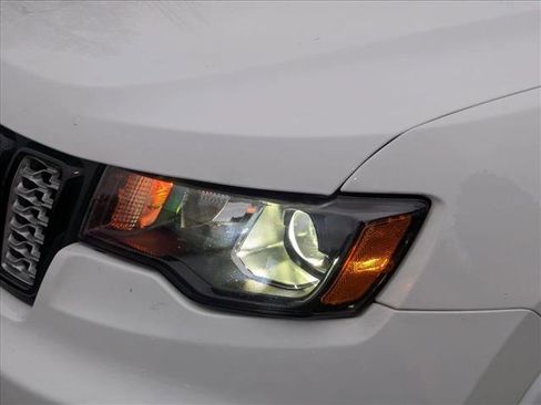 Used 2019 Jeep Grand Cherokee Altitude image 9