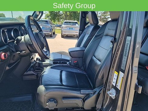 Used 2019 Jeep Wrangler Unlimited Sahara w/ Uconnect 4C Nav & Sound Group AWD/4WD image 19