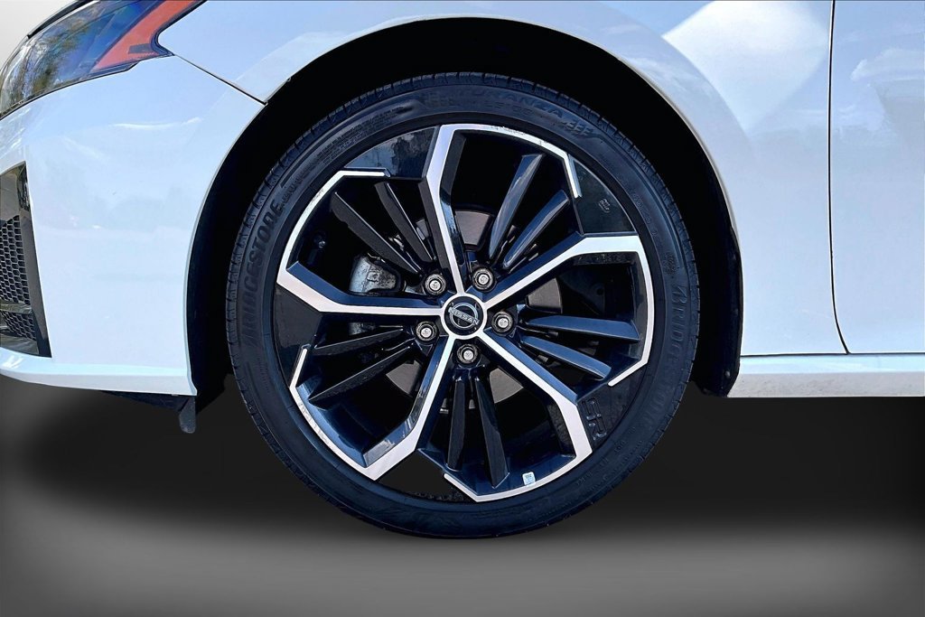 Used 2024 Nissan Altima 2.5 SR FWD image 38