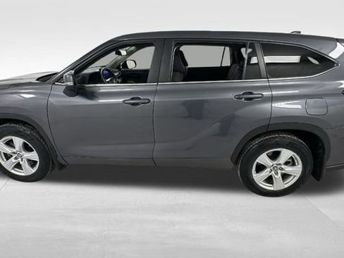 Used 2024 Toyota Highlander LE image 6