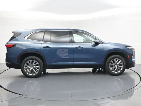 Used 2025 Buick Enclave Preferred AWD/4WD image 6